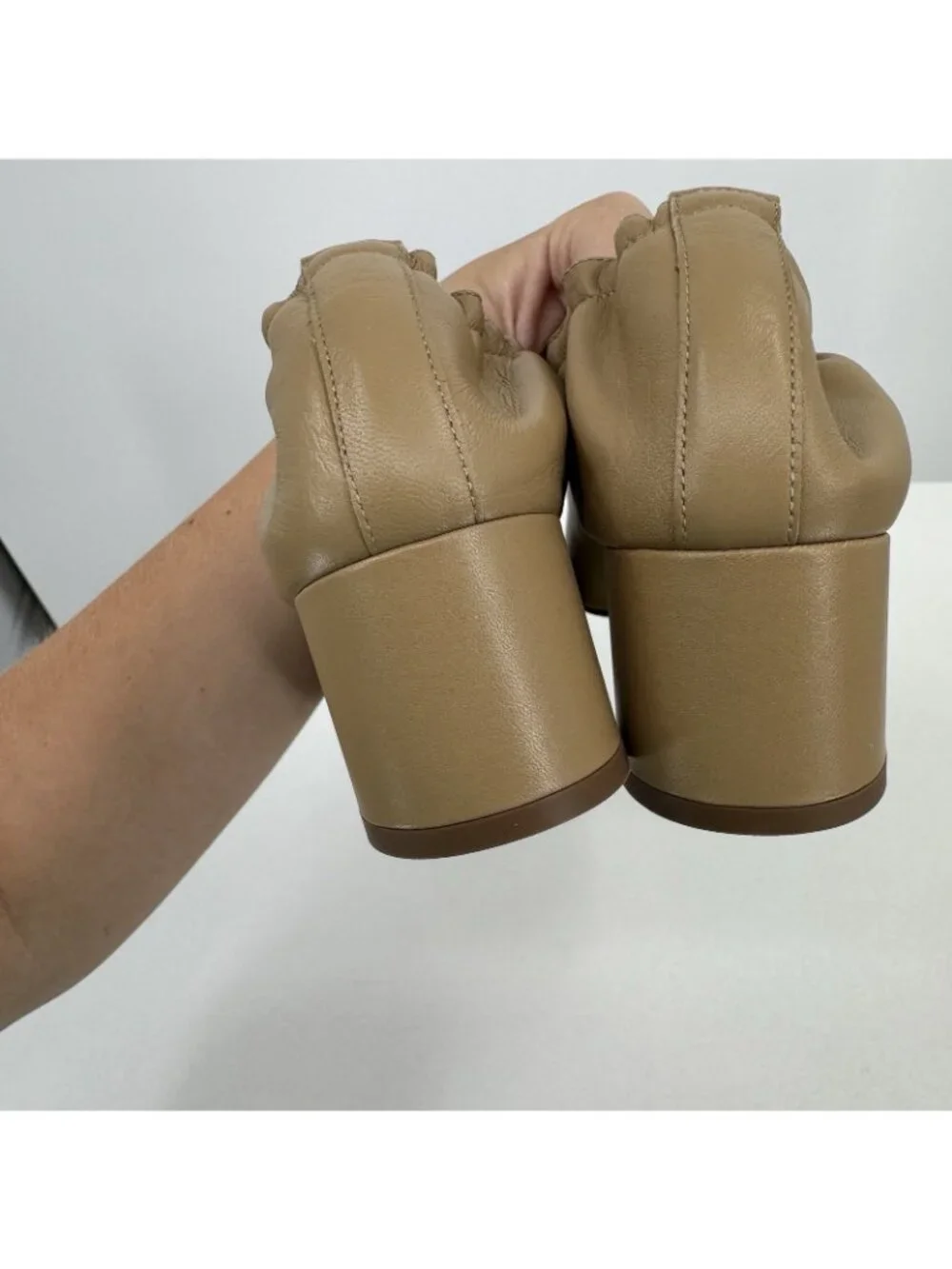 Everlane Italian Leather Day Heel Light Taupe 9.5 Women's Elastic Back Comfort